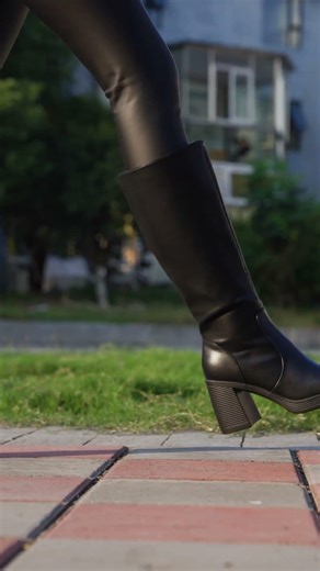 Classic looks, timeless boots—crafted for crisp fall days and effortless style #dreampairs #ootd