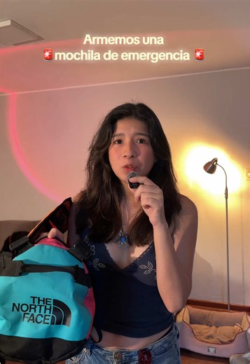 Armando mi mochila de emergencia. En estos momentos creo que todos deberíamos hacerlo. No se olviden de incluir los básicos para sus mascotas. Los quiero, fuerzas.🫶🏻