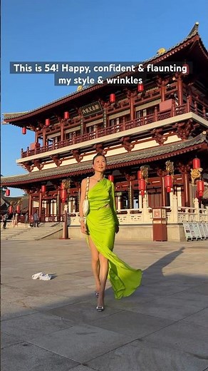 Flaunting my naturally aged face & style at 54💃🏻#style #fashionstyle #styleinspo #shorts#aging