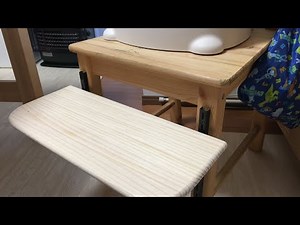 子供用の椅子の足置き