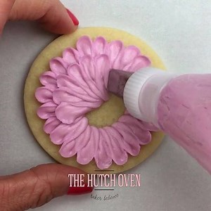 5.3K views · 174 reactions | Pretty Spring flower tutorials Purple flower: Tip 103 for the petals, tip 352 for the leaves and tip 4 for the center. Pink flower: Tip 104 for the petals and tip 4 for the center. What color would you make....Purple or Pink???? .. Music | Full Bloom, courtesy of Audio Network | Emily Hutchinson | Facebook