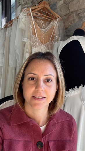 Ma toute première vidéo 🌸 Le temps d’un instant je vous emmène dans les coulisses de la création d’une robe de mariée sur mesure, là où chaque geste donne vie à une histoire… #bridetobride #bride2026 #futuresmariées #weddingdress #creationrobedemariee | Belle et Dentelle