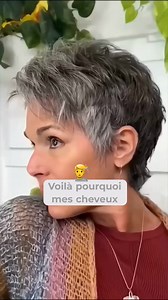 Tes cheveux courts font la fête pendant la nuit ? 😅 Alors cette brosse coiffante spéciale cheveux courts est ta solution du matin. Chaque matin, je devais me battre avec mes cheveux indisciplinés. J’ai essayé de les dompter au lisseur… mais je me brûlais tout le temps. Puis j’ai tenté d’avoir du volume avec une brosse ronde… sauf qu’elle est trop lourde et abîme les cheveux. Ma coiffeuse m’a alors recommandé cette brosse compacte comme alternative. Elle m'a été expédiée d’Allemagne et je l’ai r