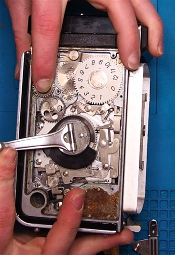 The Rolleiflex Wind Mechanism in all its glory. Full video on my youtube channel #rolleiflex #camerarepair #cla #shutter #filmcamera