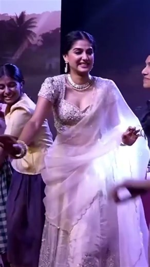 Anaswara Rajan Dance 🔥👌to Gira Gira Gingiraagirey Song #AnaswaraRajan #Champion