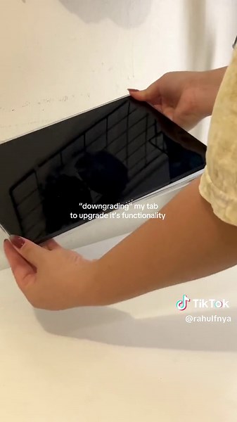 first small step to upgrade my desk set-up. happy with this holder! 💗 still don’t know what should i do with my book cover.. #samsung #tab #desksetup