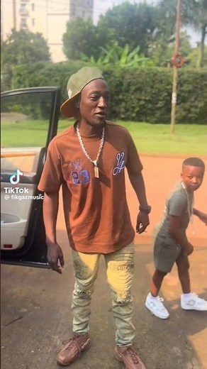 Fik Gaza dancing to Alien Skin's song