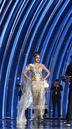 'IT'S HER MOMENT' Miss Universe Philippines 2025 Ahtisa Manalo looks ethereal in a Val Taguba creation at the coronation night of #MissUniverse2025 on November 21, 2025, in Thailand. 📸MUPH | SunStar Cebu
