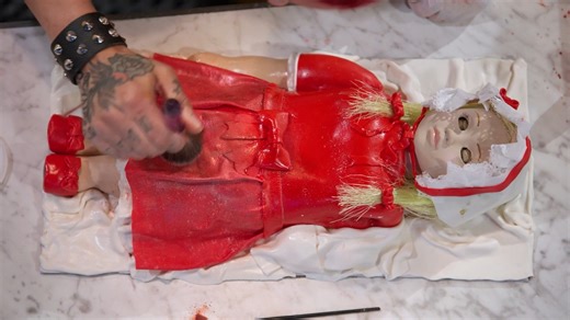 Tonight, four empires go head-to-head in a challenge that takes them under the sea 🫧 Don’t miss #SweetEmpire: Winter Wars, TONIGHT @ 9|8c. | Food Network