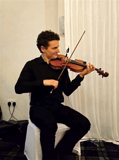 Incredible Wedding Band Tartan Paint Captivates Guests