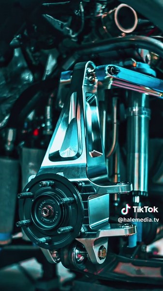 Attention to detail. 👌🏼 For more on this 1000whp raptor, check out the #Kibbetech YT channel for tons more content plus all the details. ##kibbetech##fordtrucks##offroadracing##twinturbo##coyoteswap##luxury##prerunner##fordraptor