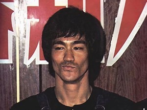 1971年李小龙Bruce Lee在《皮埃尔 伯顿秀》上的访谈，致敬大师！献给屏幕前迷茫的你。