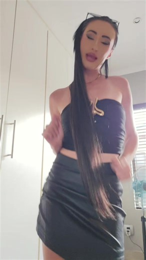 practicing my dance moves for the night out 😂💃🏻 Can you tell I havent been out for long 😂 #momlife #foryourpage #tiktok #fyp #trending