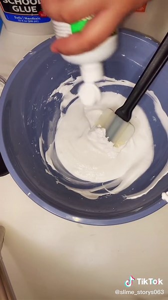 Practicing packaging my slime for an order💖🤩 #DoTheJuJu #ShareTheMagic #PawlidayPics #Fluffyslime #greenscreen #Fyp #slimestorytime