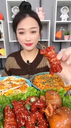 Chinese Mukbang on Instagram: "Eating Explosive Spicy Triple Combo Platter. Chinese Mukbang. 1/3 Yummy Food. Enjoy! Ingredients: Pork intestine, lamb tripe, spiral sausage, dried chili, chili oil, garlic, ginger, Sichuan peppercorn, soy sauce, cooking wine, sugar, green onion, cooking oil. Recipe: 1. Clean & prep: Thoroughly clean pork intestine and lamb tripe with flour + salt. 2. Boil & tenderize: Boil intestine and tripe with ginger + cooking wine, slice after cooling. 3. Stuff tripe: Stuff l