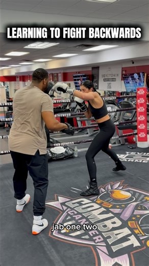 How Beginners Learn to Fight Going Backwards #boxingtraining #boxing