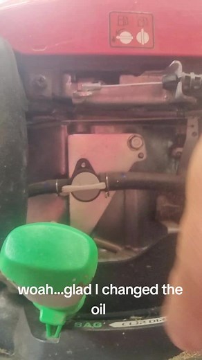 Lawn Mower Maintenance Guide: Cleaning and Oil Change Tips