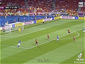 4.4M views · 99K reactions | إسبانيا ، إيطاليا نهائي يورو 2012 .... عندما قرر مدرب اللاروخا ديل بوسكي دخول المباراة من دون أي مهاجم و الإعتماد على ستة لاعبي وسط ....  | أيوب شرڨي - Ayoub Chargui | Facebook