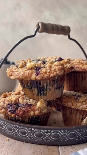 small batch blueberry coffee cake muffins 🫐 they’re light, fluffy, loaded with *two* layers of cinnamon streusel & wild blueberry jam, and are packed to the brim with blueberry muffin batter to maximize the amount of muffin in 1 muffin 🤌 full recipe on my blog! #blueberrymuffins #baking #coffeecake #muffins #smallbatchbaking