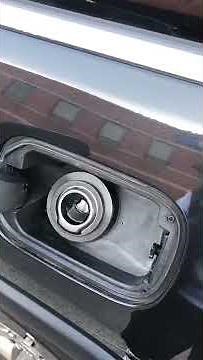 2015 jeep grand cherokee inside gas cap can't open. Never seen. unacceptable.