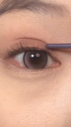 Face Skin Care on Instagram: "#This is how to apply false eyelashes to make them look natural#Tutorial on applying false eyelashes #False eyelashes recommendation #Eye makeup"