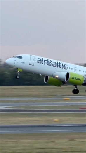 Takeoff -VIE🇦🇹-FCO🇮🇹- Flight Time: 1h 8min - Airbus A220-300 - AirBaltic Lufthansa ✈️