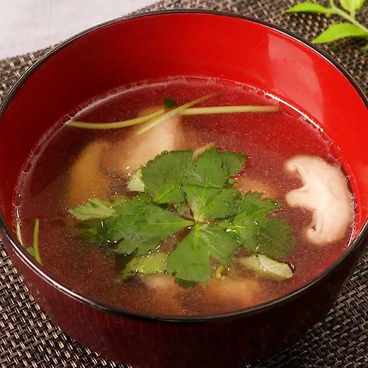 ホッとする味！ 鶏肉のすまし汁のレシピ動画・作り方 | デリッシュキッチン