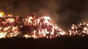 48K views · 337 reactions |  Dramatic footage from Nottinghamshire Fire and Rescue Service of 10,000 bales of straw on fire in Retford last night. Firefighters were called to Babworth Road about 22:30 last night. The fire's now under control and the straw may continue to burn for two days. | BBC Nottingham | Facebook