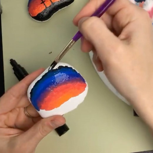 In this tutorial you will see how you can get a beautiful sunset by blending your paint pens! Once you complete your stunning sunset add on on eye catching silhouette! For Easter, I chose to add on the 3 crosses on Mt. Calvary. Supplies: The base coat on this stone is just white acrylic paint. To seal I used a spray on glossy finish clear coat. Paint pens are the 5M, medium tip, Posca paint pens and the black lining was a 1M, extra fine tip paint pen. -Amazon Shop - https://amzn.to/3Xm2pZi -East