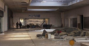 American shopping malls struggle to survive
