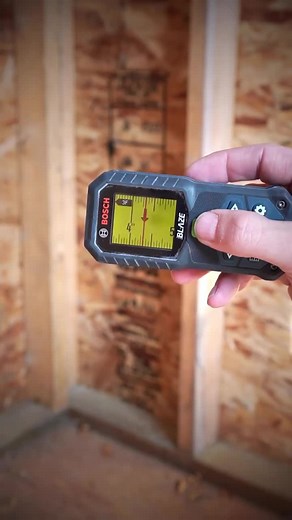 The Blaze GLM165-27CG is as user-friendly as it gets, check out @Drywallbydesign showing off its features! 📏 #BoschMeasuringTools #BoschTools