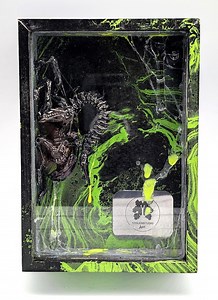 Glowing Xenomorph Display | Handmade Alien Statuette | Sci-fi Horror Art Piece | Unique Movie Lover Gift - Etsy