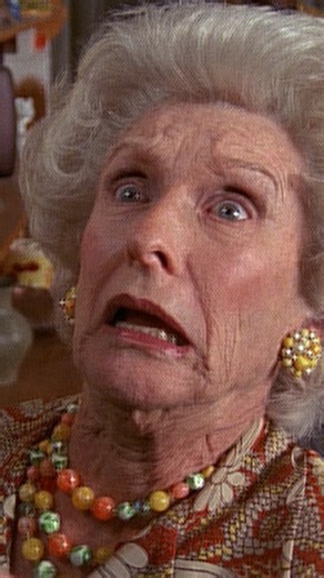 "Il doit bien y avoir un moyen de se débarrasser d'elle !" Tous les monstres ont toujours un point faible ! 🤣 | Malcolm France