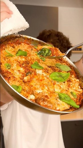 One Pan Lasagne 😮‍💨 recipe in the description ⬇️ #onepanrecipe #onepandump #lasagna #easyrecipe