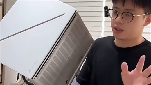 设计师专用游戏本高色准专业屏色彩精准还原，搭载高性能处理器与独立显卡，流畅运行设计软件与大型游戏，兼顾创作与娱乐需求，满足多场景高效使用体验。