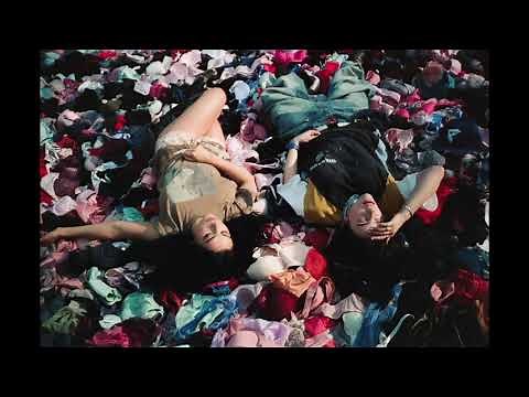 Charli xcx - Guess featuring Billie Eilish (official video)