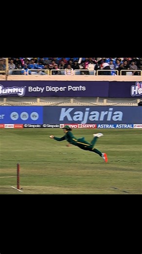it is a normal catch 🙀😱 #sohrts #cricket