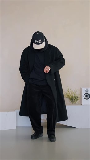 Tim Dessaint on Instagram: "The simplest color scheme but I love a good all-black fit 👌 #fashion #style #outfitideas"