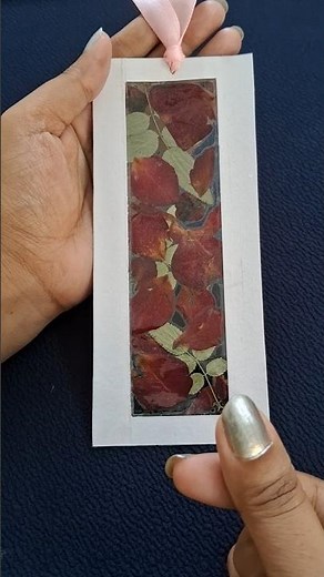 DIY bookmark with dried flowers | 💐 😍 #diy #shorts #trending #viralshort #craft