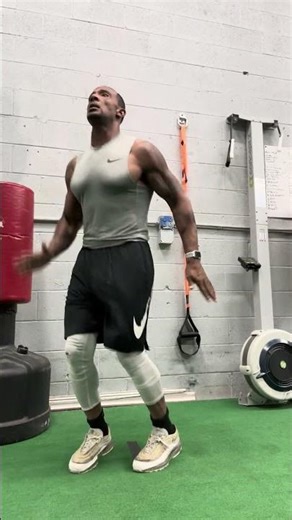 A skips dynamic mobility warm up