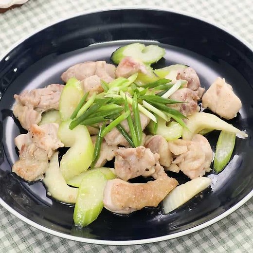 おつまみにも♪ セロリと鶏肉のさっぱり炒めのレシピ動画・作り方 | デリッシュキッチン