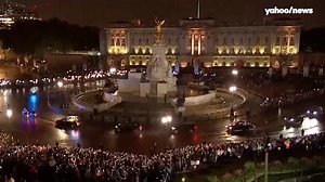 Queen Elizabeth’s coffin arrives at Buckingham Palace