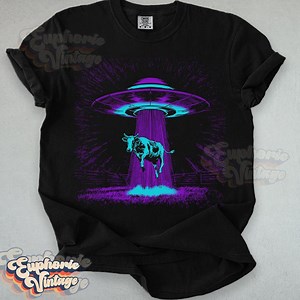 Comfort Colors® UFO Cow Abduction T-shirt, Funny Vintage Retro Graphic Alien Tee, Oversized Aesthetic UFO Tee - Etsy