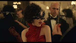 16K views · 199 reactions | Cruella (Emma Stone) est de retour dans un nouveau trailer, et elle est plus maléfique que jamais, en plus d'être très, très bien habillée. Surveillez vos dalmatiens, elle débarque dans les salles le 26 mai prochain | Vanity Fair France | Facebook