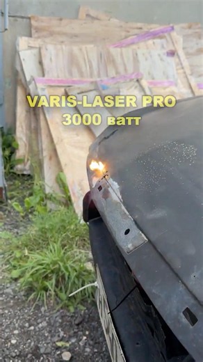 Laser cleaning machine in operation