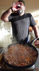 558K views · 28K reactions | Reteta musaca. Cum sa faci musaca cu carne de porc. #Reteterapide #reteteusoare #macareromaneasca #ideidemancare #barbosu | Barbosu | Facebook