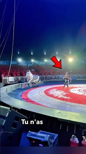 Incroyable Saut sur un cheval en mouvement ❤️