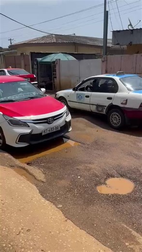 🔴Pompidou : un cri d’alarme face à une situation devenue intenable À Pompidou, la situation sociale et infrastructurelle s’est gravement détériorée. Les populations vivent dans des conditions de plus en plus précaires, marquées par l’insalubrité, le manque d’équipements essentiels et l’absence de réponses concrètes. Face à cette urgence, le RRG interpelle solennellement les autorités et demande une descente immédiate sur le terrain. Monsieur le Président, les résidents de Pompidou aspirent à un