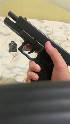 Shell ejecting a toy gun Glock 18/21c