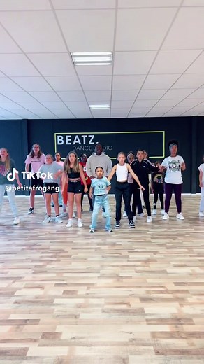 petit Afro op TikTok